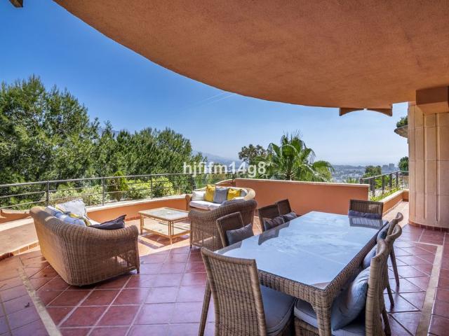 Piso de alto standing en venta en Nueva Andalucia, España