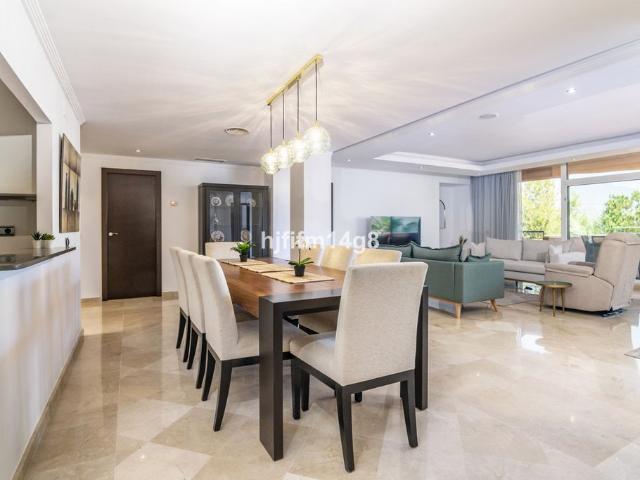 Piso de alto standing en venta en Nueva Andalucia, España