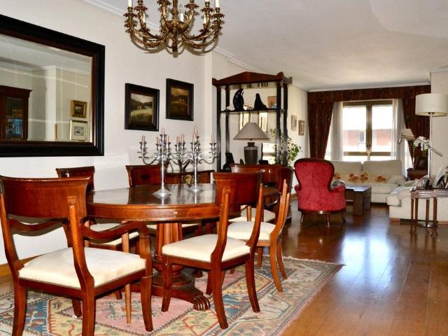 Piso de alto standing de 171 m2 en venta en Pamplona, España