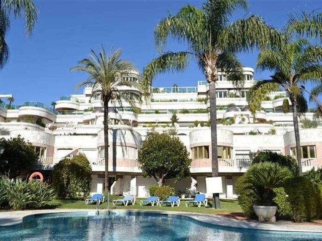 Piso de alto standing en venta en Puerto Banús, Andalucía