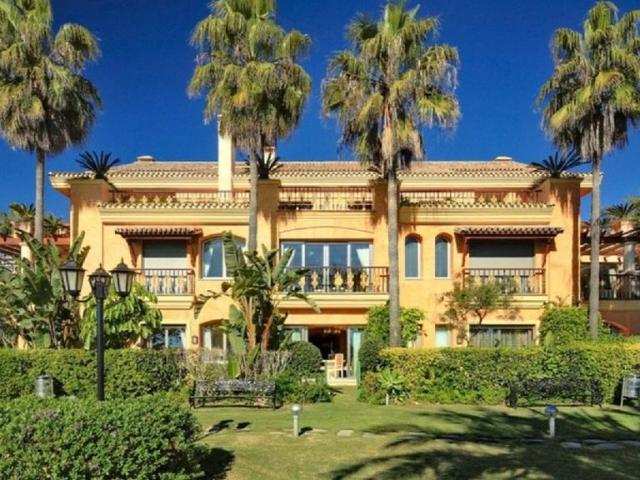 Piso de alto standing en venta en Puerto Banús, España