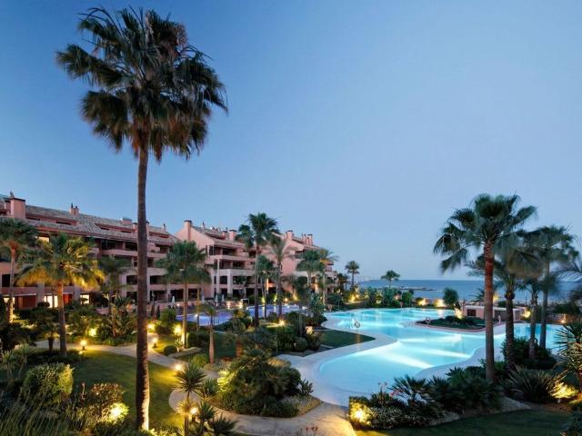 Piso de alto standing en venta en Puerto Banús, España