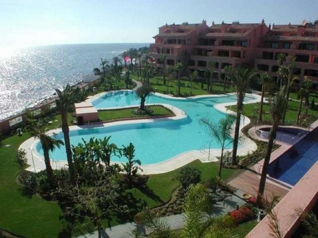 Piso de alto standing en venta en Puerto Banús, España