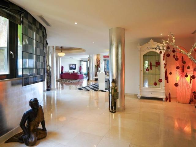 Piso de alto standing en venta en Puerto Banús, España
