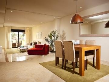 Piso de alto standing en venta en Puerto Banús, España