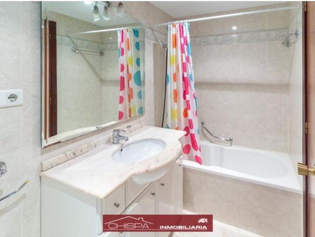 Piso de cuatro habitaciones con plaza de garaje
