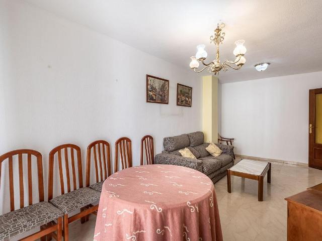 PISO DE DOS DORM JUNTO A ALHAMAR