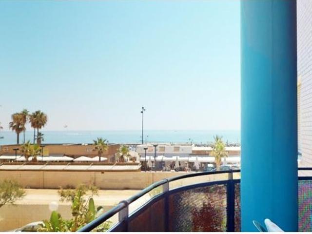 Piso de dos dormitorios, terraza, garaje y piscina en Fuengirola Centro