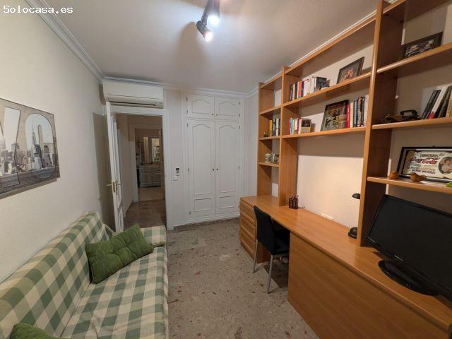 Piso de dos dormitorios en la mejor zona del Zapillo