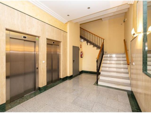 Piso de dos dormitorios, garaje y trastero