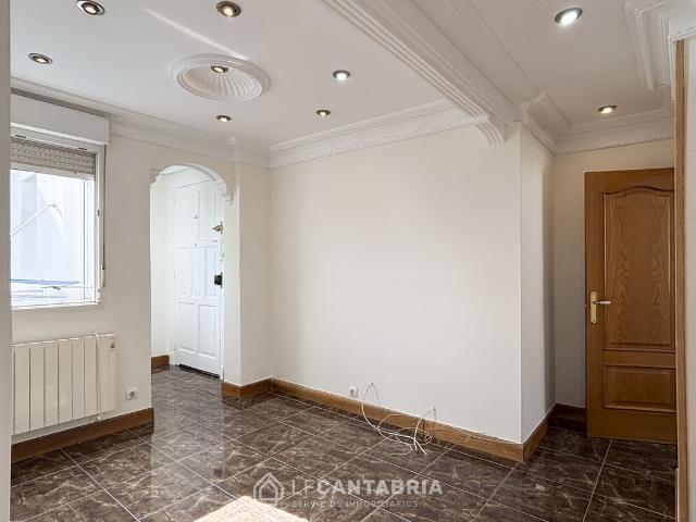 Piso de dos habitaciones en la calle Magallan.