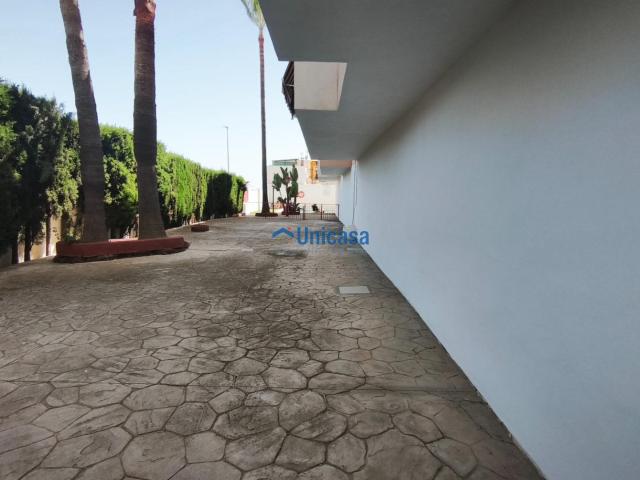 Piso de dos habitaciones y recinto con piscina