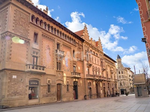 Piso de estilo contemporáneo en la Plaza Mayor de Vic