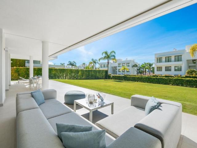 Piso de lujo de 114 m2 en venta en Estepona, Andalucía