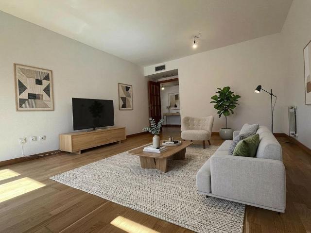 Piso de alto standing de 115 m2 en venta en Zaragoza, España
