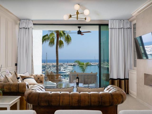 Piso de lujo de 120 m2 en venta en Puerto Banús, España