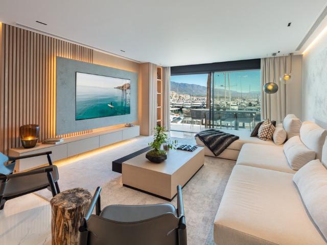 Piso de lujo de 121 m2 en venta en Puerto Jose Banus, España