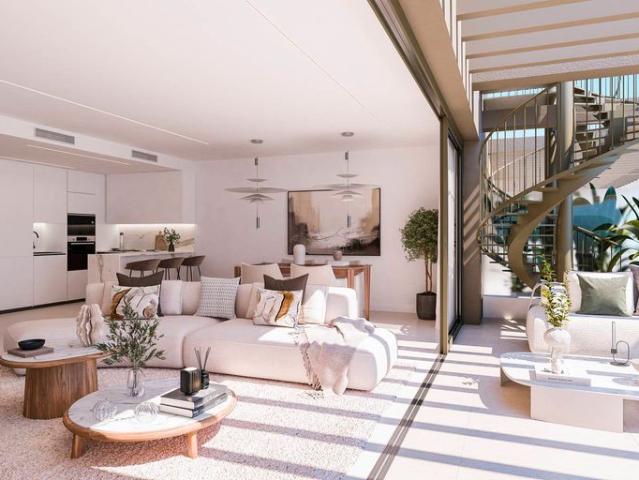 Piso de lujo de 122 m2 en venta en Avenida Alemania, Estepona, Provincia de Málaga, Andalucía