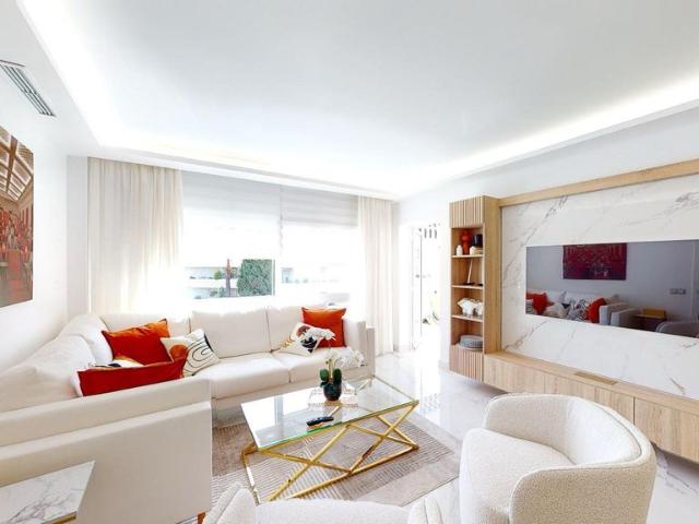 Piso de lujo de 135 m2 en venta en Puerto Banus, Marbella, Andalucía