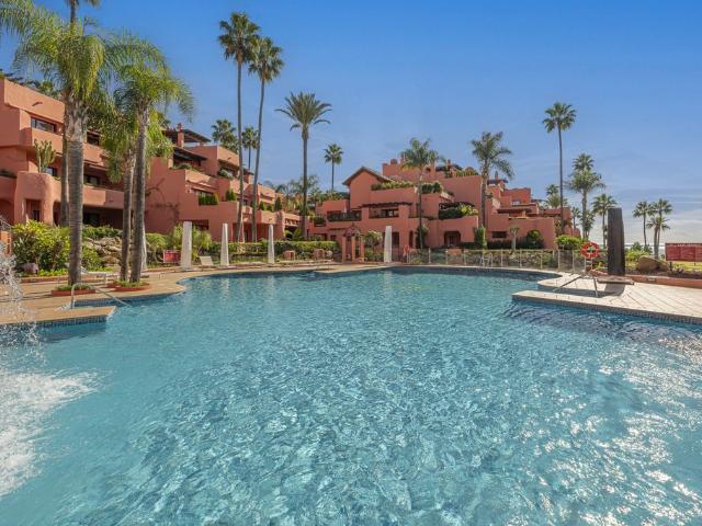 Piso de lujo de 133 m2 en venta en Estepona, Andalucía