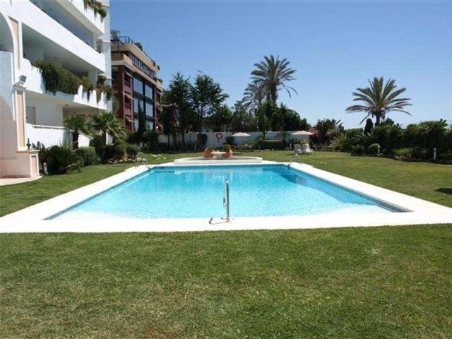Piso de lujo de 140 m2 en venta en Puerto Banús, España