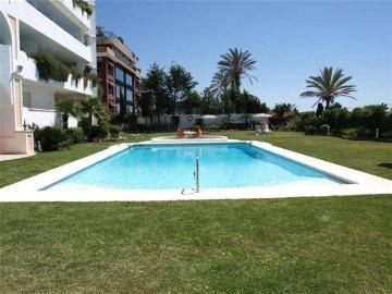 Piso de lujo de 140 m2 en venta en Puerto Banús, España