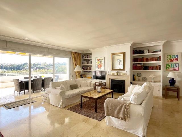 Piso de lujo de 143 m2 en venta en Marbella, Andalucía