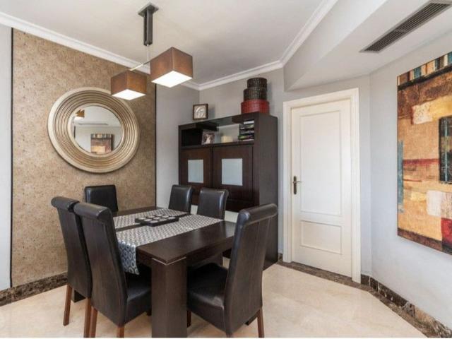 Piso de lujo de 150 m2 en venta en Estepona, España