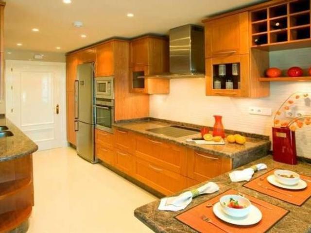 Piso de lujo de 174 m2 en venta en Puerto Banús, España