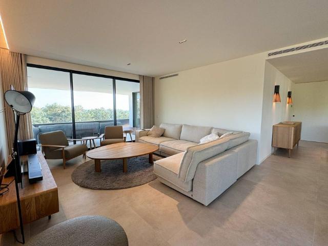 Piso de lujo de 195 m2 en venta en Avda. La Reserva s/n Village Verde, Sotogrande, Andalucía