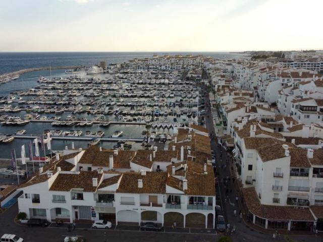 Piso de lujo de 201 m2 en venta en Puerto Banús, España