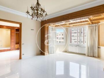 Piso de lujo de 241 m2 en venta en Barcelona, Cataluña