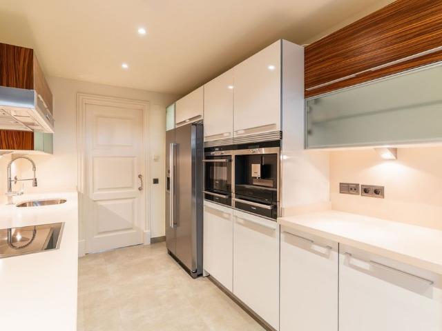 Piso de lujo en venta en Estepona, España