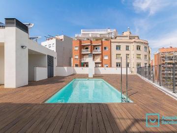 Piso de reciente construcción con piscina