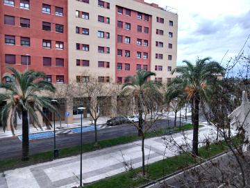 PISO DE TRES DORMITORIOS EN ALQUILER AMUEBLADO CON PLAZA DE GARAJE, ZONA RONDA NORTE