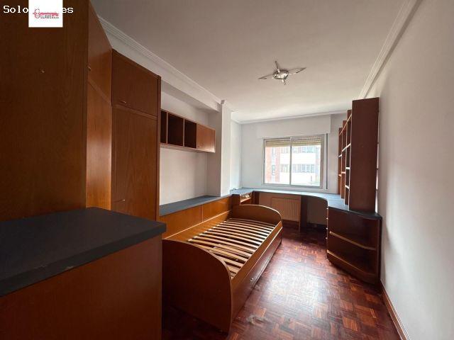 Piso de Tres dormitorios en alquiler en la zona de Capiscol
