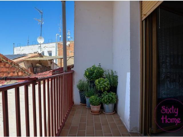 Piso de tres dormitorios en el centro de Tauste