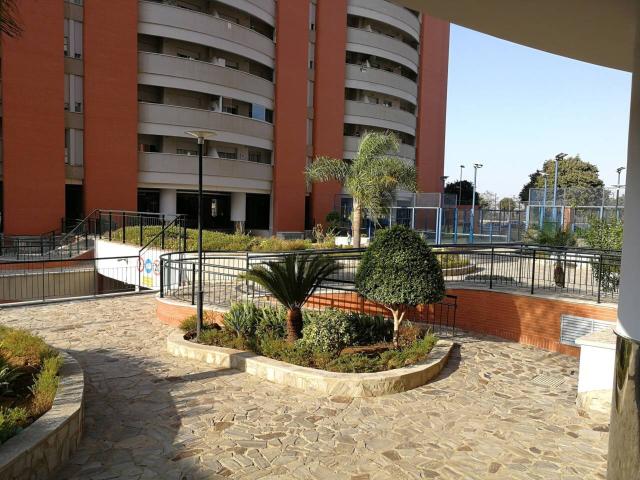 Piso de tres dormitorios en Urb. Jardines de Hércules