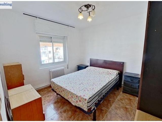 PISO DE TRES DORMITORIOS ZONA CARREFOUR/CIRCUNVALACIÓN