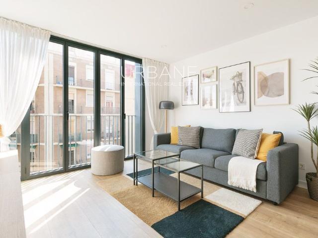 PISO DE TRES HABITACIONES MODERNO Y LUMINOSO CERCA DE LA SAGRADA FAMILIA