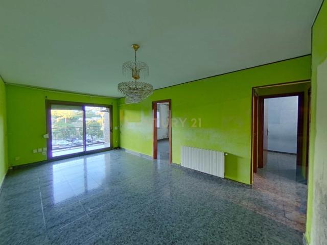 Piso de tres habitaciones bien distribuido en Calle Ramón i Cajal, El Masnou