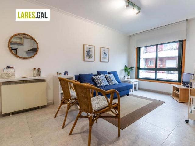 Piso de un dormitorio en el centro de Cangas