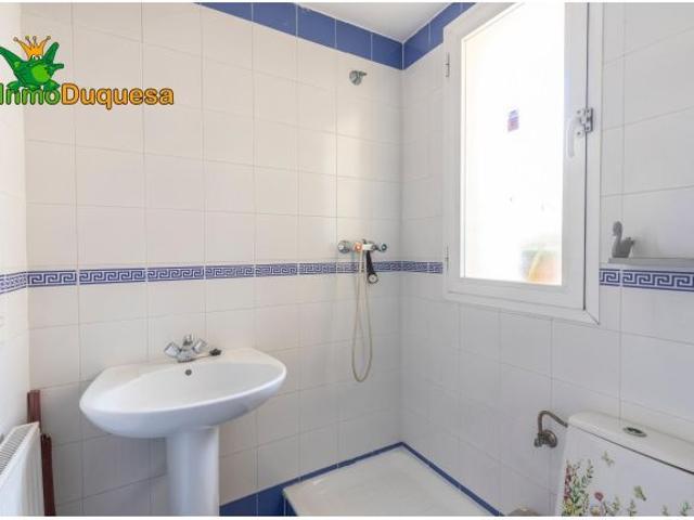 Piso de VPO con balcón y plaza de aparcamiento