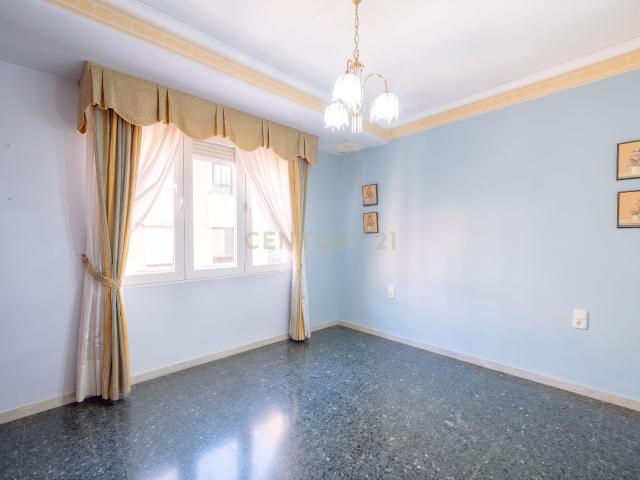 PISO DE 163 M² CON ASCENSOR EN CENTRO DE ALZIRA: GRAN POTENCIAL OPCIÓN DE GARAJE