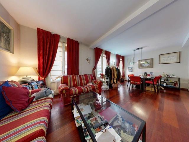 Piso de 100m2 útiles, CON USO Y DISFRUTE DE UNA TERRAZA DE APROX. 80M2