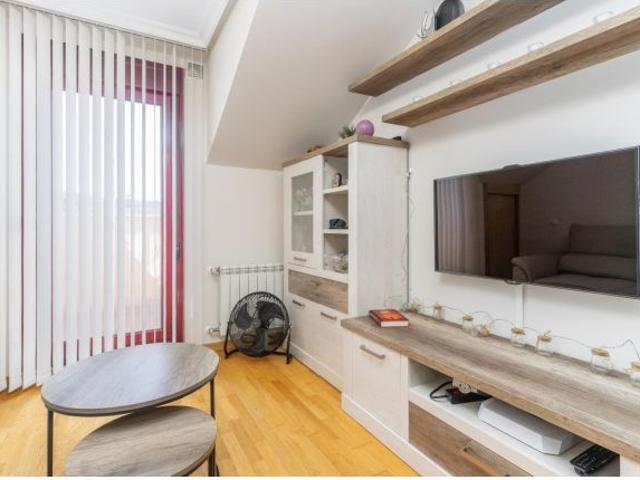 Piso de 1 dormitorio con terraza, garaje y trastero año 2008