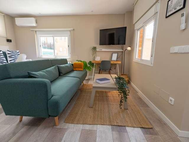 Piso de 1 dormitorio en alquiler en Valdeacederas, Madrid