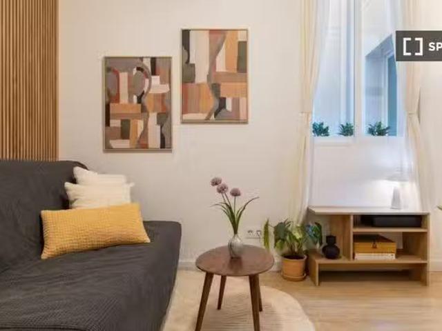 Piso de 1 dormitorio en alquiler en Embajadores, Madrid
