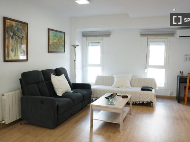 Piso de 1 dormitorio en alquiler en Les Tendetes, Valencia