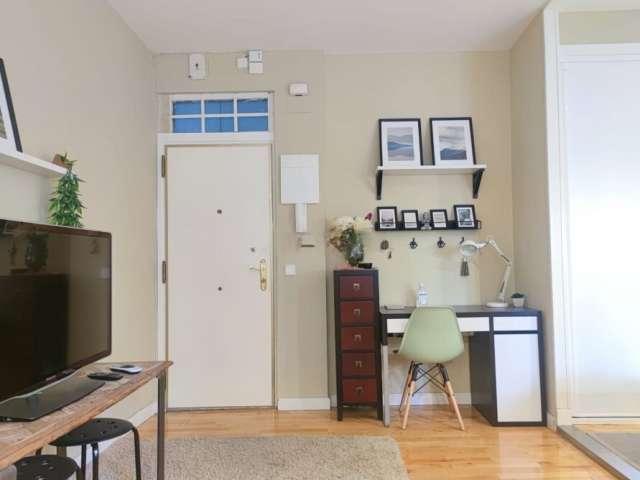 Piso de 1 dormitorio en alquiler en Palos de Moguer, Madrid
